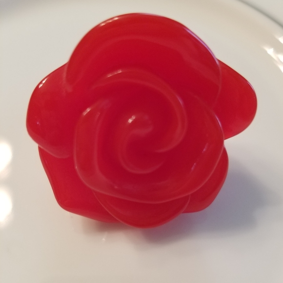 Extremely unique Rose Ring Beauty & Beast Disney - Picture 3 of 7